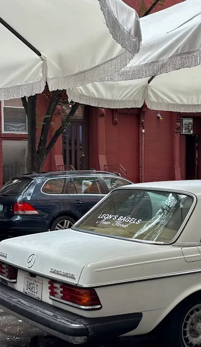 Leon's Bagels Picture 7