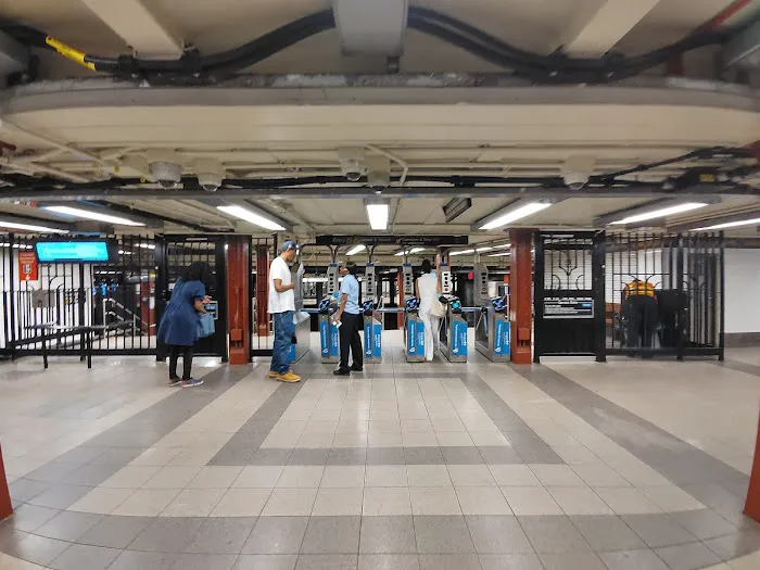 Ling's Fresh Made Sweet Mini Cakes Picture 7