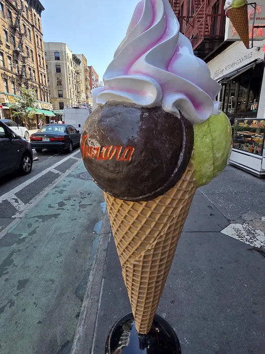 Ferrara Bakery & Cafe Picture 3