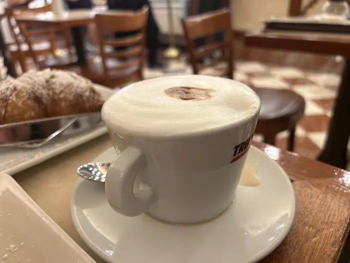 Ferrara Bakery & Cafe Picture 7