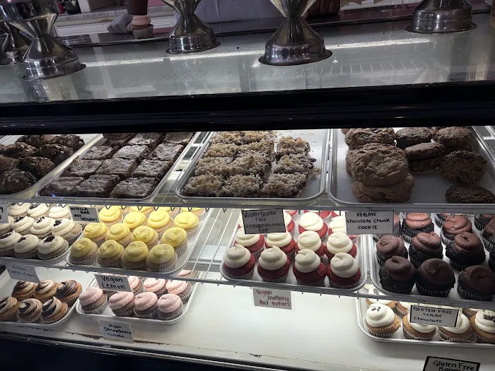 Little Cupcake Bakeshop Picture 3