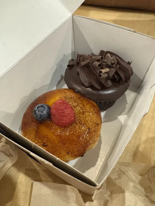 Molly's Cupcakes Picture 6