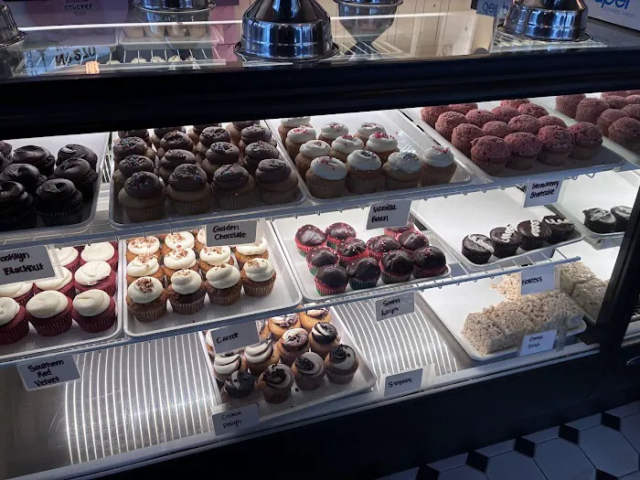 Little Cupcake Bakeshop Picture 7