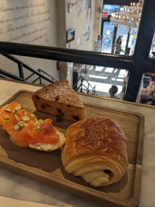 Aux Merveilleux de Fred Picture 1