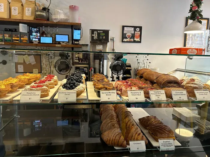 Petit Chou Picture 9