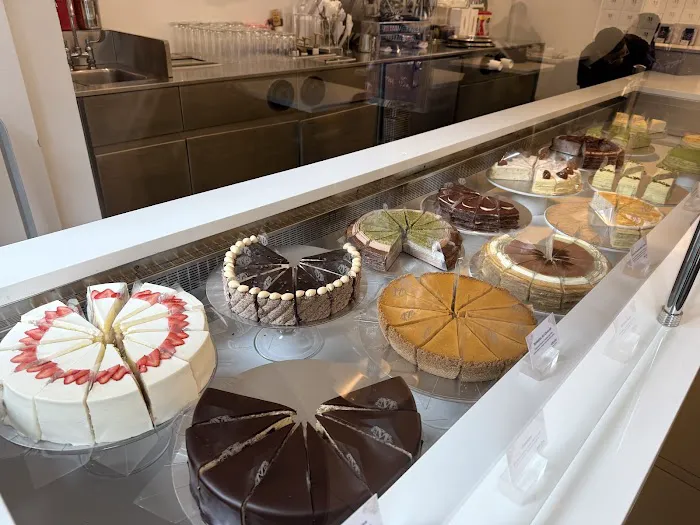 Lady M Cake Boutique - NYC Picture 5