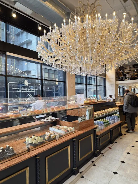 Aux Merveilleux de Fred Picture 2