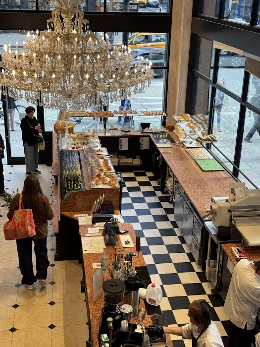 Aux Merveilleux de Fred Picture 1