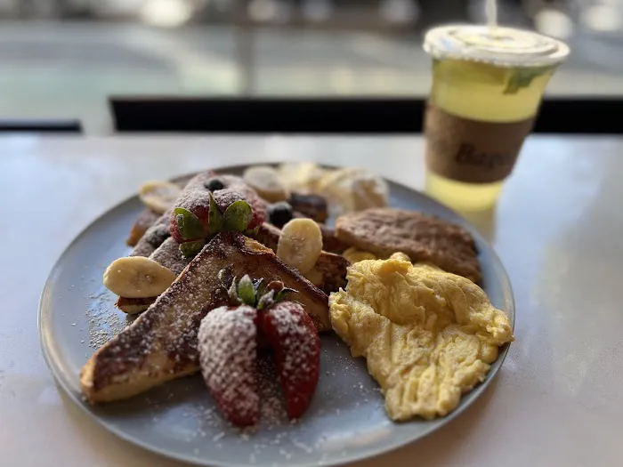 Pio Bagel On 9th Picture 9