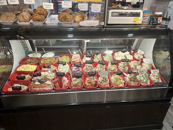 Pio Bagel On 9th Picture 4