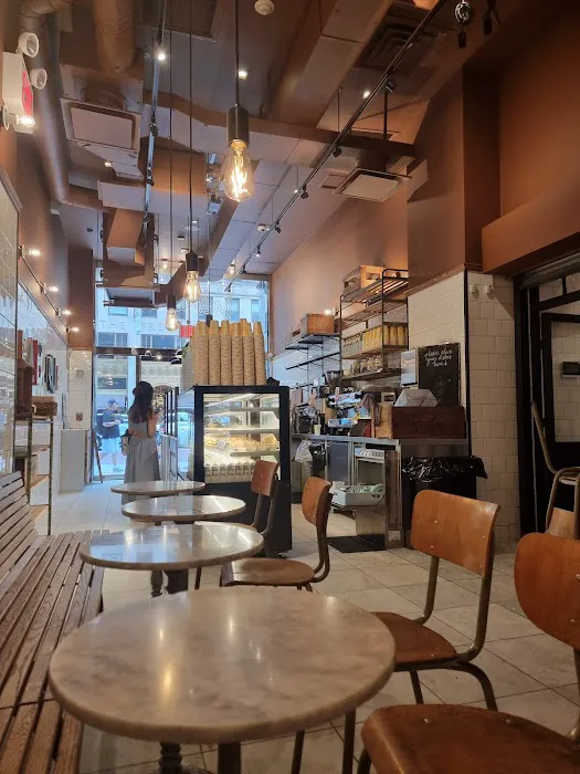 Fabrique Bakery 550 5th Ave Picture 7