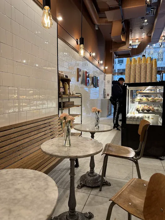 Fabrique Bakery 550 5th Ave Picture 8