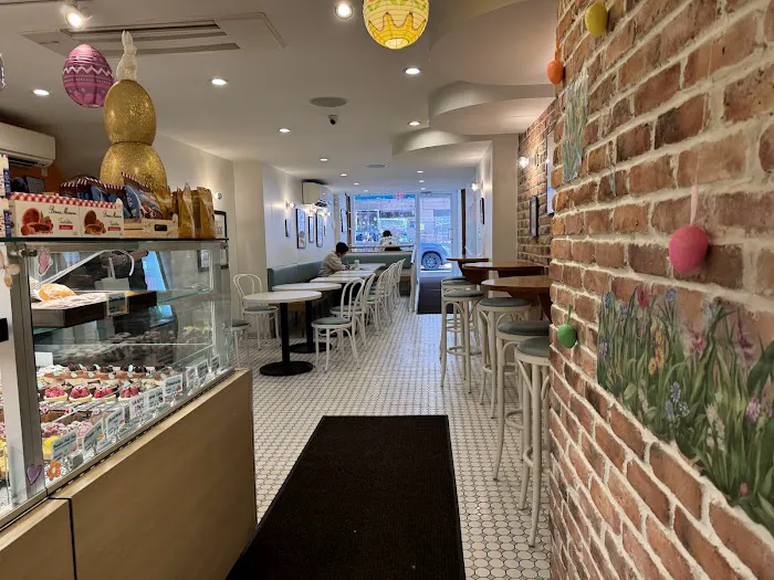 Eclair Bakery + Cafe Picture 4