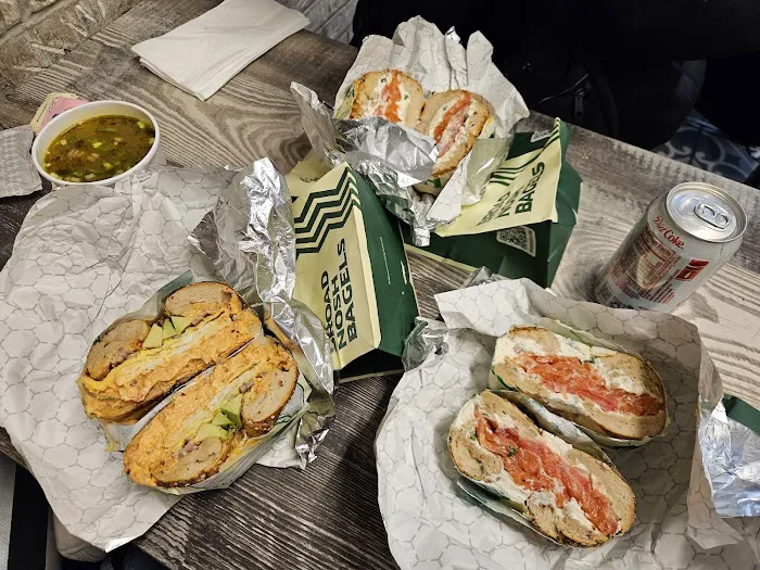Broad Nosh Bagels 49th St Picture 4