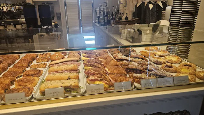 Le Parisien Bakery Picture 9
