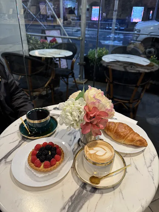 Le Parisien Bakery Picture 4