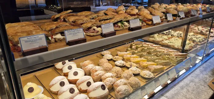 Magnolia Bakery - Rockefeller Center Picture 6