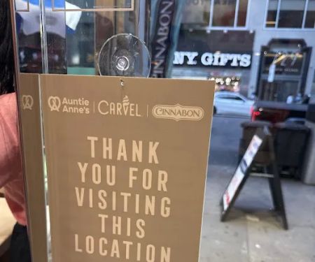 Auntie Anne's/Cinnabon/Carvel