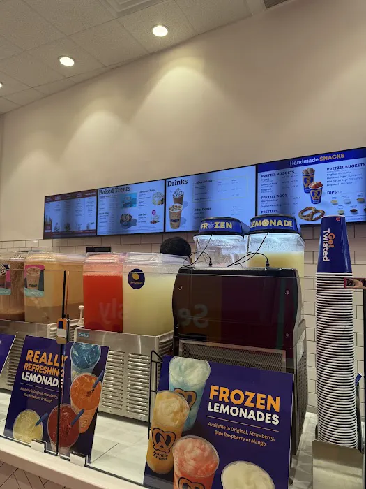 Auntie Anne's/Cinnabon/Carvel Picture 4