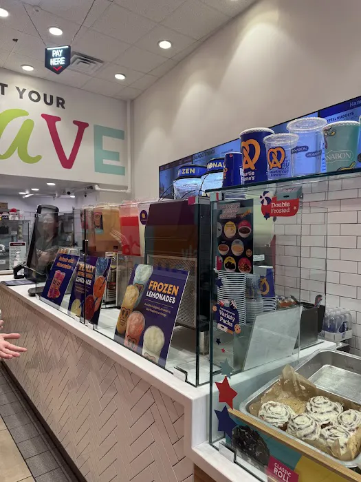 Auntie Anne's/Cinnabon/Carvel Picture 5