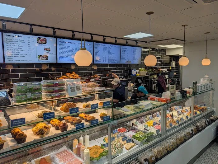 Broad Nosh Bagels Deli & Catering 52nd Street Picture 3