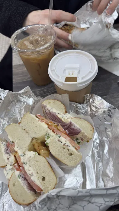 Broad Nosh Bagels Deli & Catering 52nd Street Picture 8