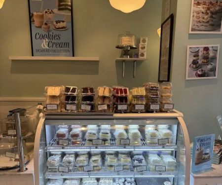 Magnolia Bakery - Central Park South