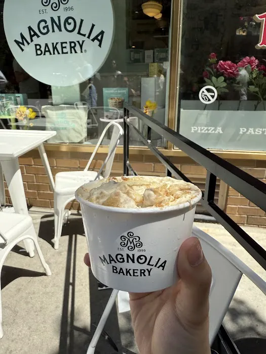 Magnolia Bakery - Central Park South Picture 8