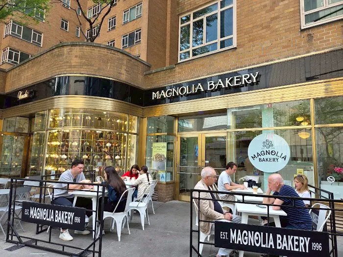 Magnolia Bakery - Central Park South Picture 3