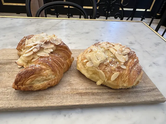 Aux Merveilleux de Fred Picture 1