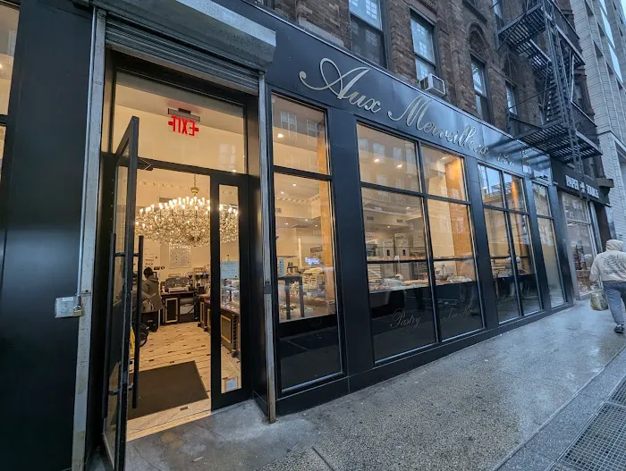 Aux Merveilleux de Fred Picture 2