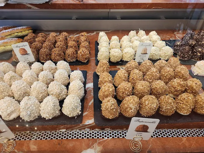 Aux Merveilleux de Fred Picture 3