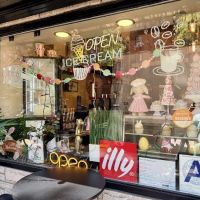 Crumbly Cafe & Bakery ico