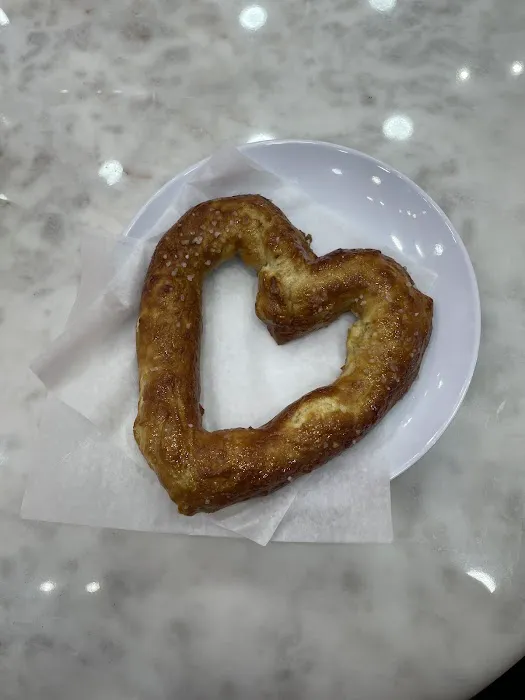 Posh Pop Bakeshop Picture 2