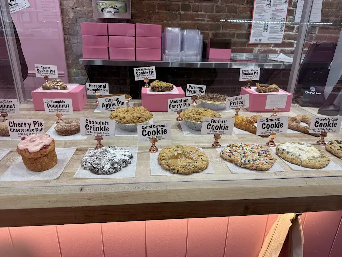 Posh Pop Bakeshop Picture 8