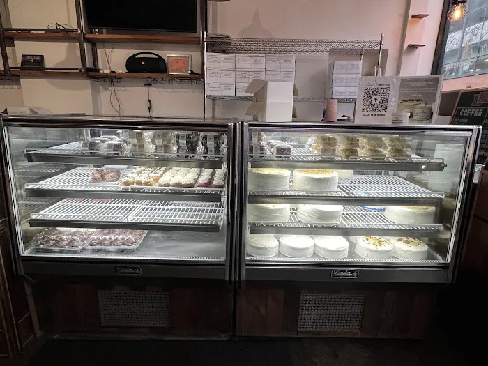 Lloyd's Carrot Cake Café Picture 4