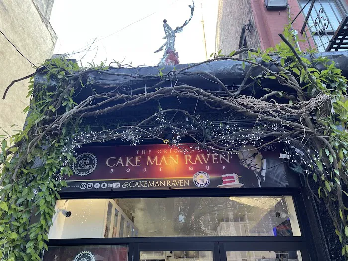 The Original Cake Man Raven Picture 4