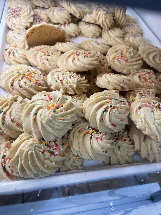 5 Estrellas Bakery & Cafe Picture 3