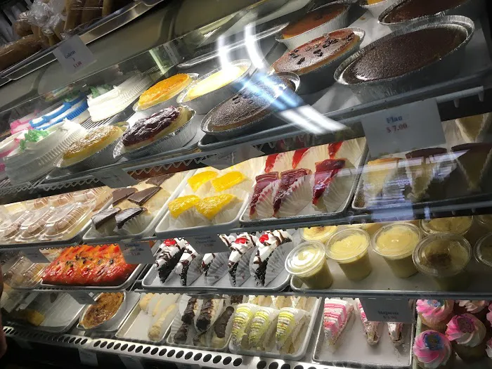 El Manantial Bakery Picture 10