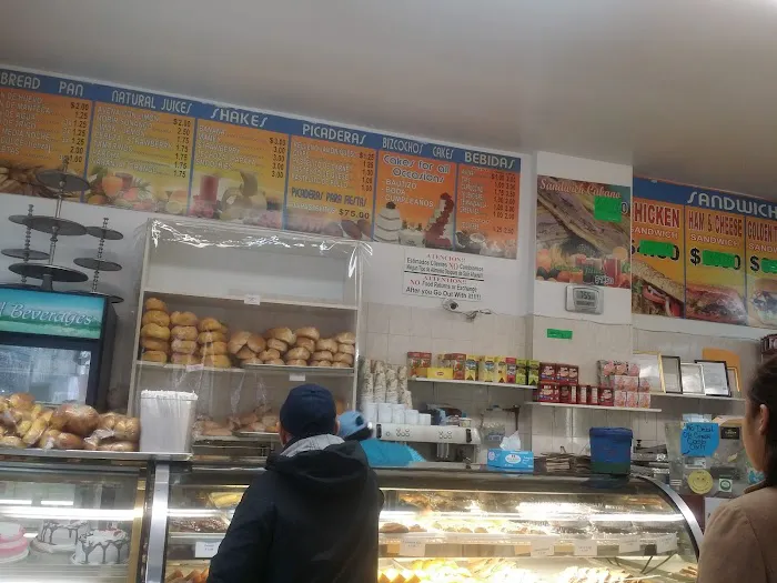 El Manantial Bakery Picture 9