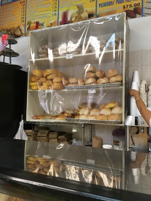 El Manantial Bakery Picture 1