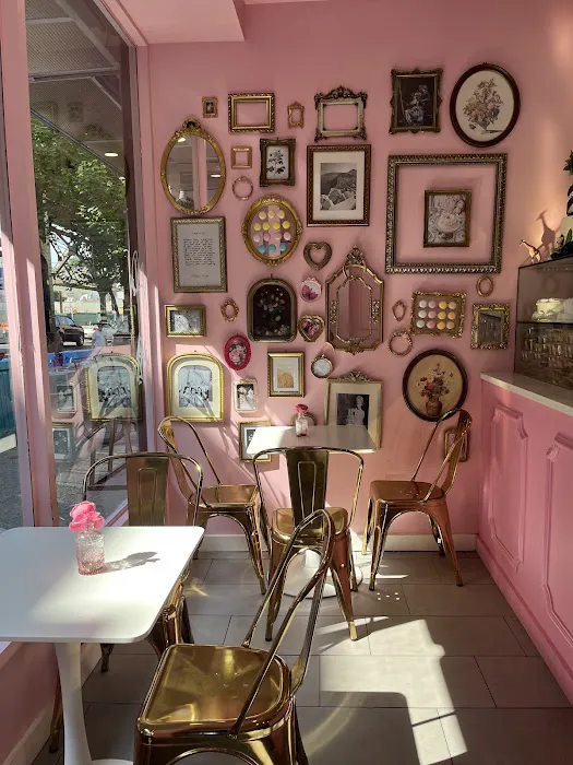 HAPPY CAKE BAKERY Picture 6