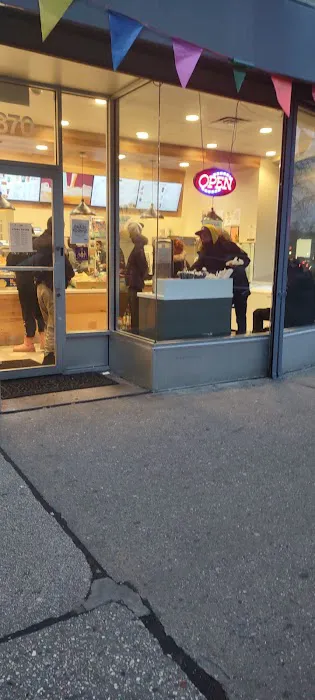 Auntie Anne's/Cinnabon/Carvel Picture 3