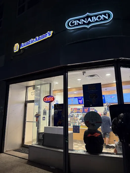 Auntie Anne's/Cinnabon/Carvel Picture 8