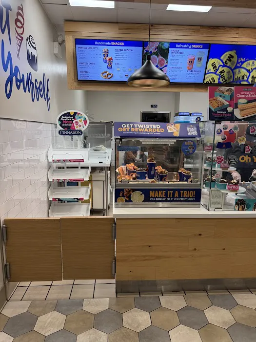Auntie Anne's/Cinnabon/Carvel Picture 2