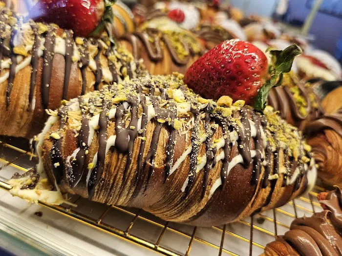 Happy Cake Bistro Picture 4