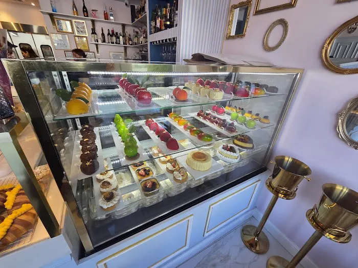 Happy Cake Bistro Picture 3