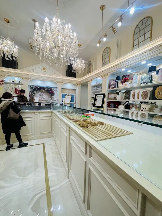 Asrar Paris Picture 1