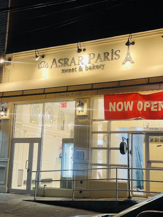 Asrar Paris Picture 2