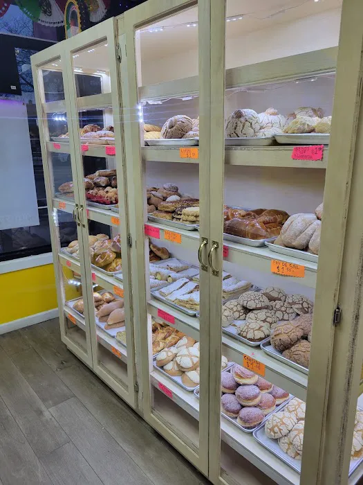 La Diana Bakery Picture 10